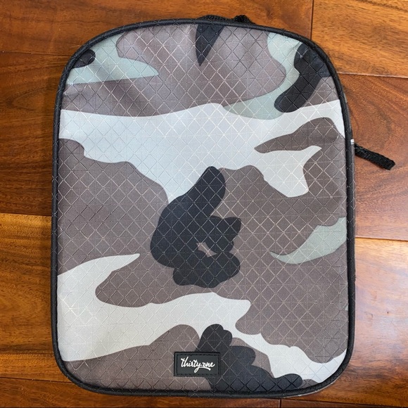 NWOT Child’s, Thirty-One Green Camo Print Insulated Zipper Lunch Bag - Picture 3 of 16